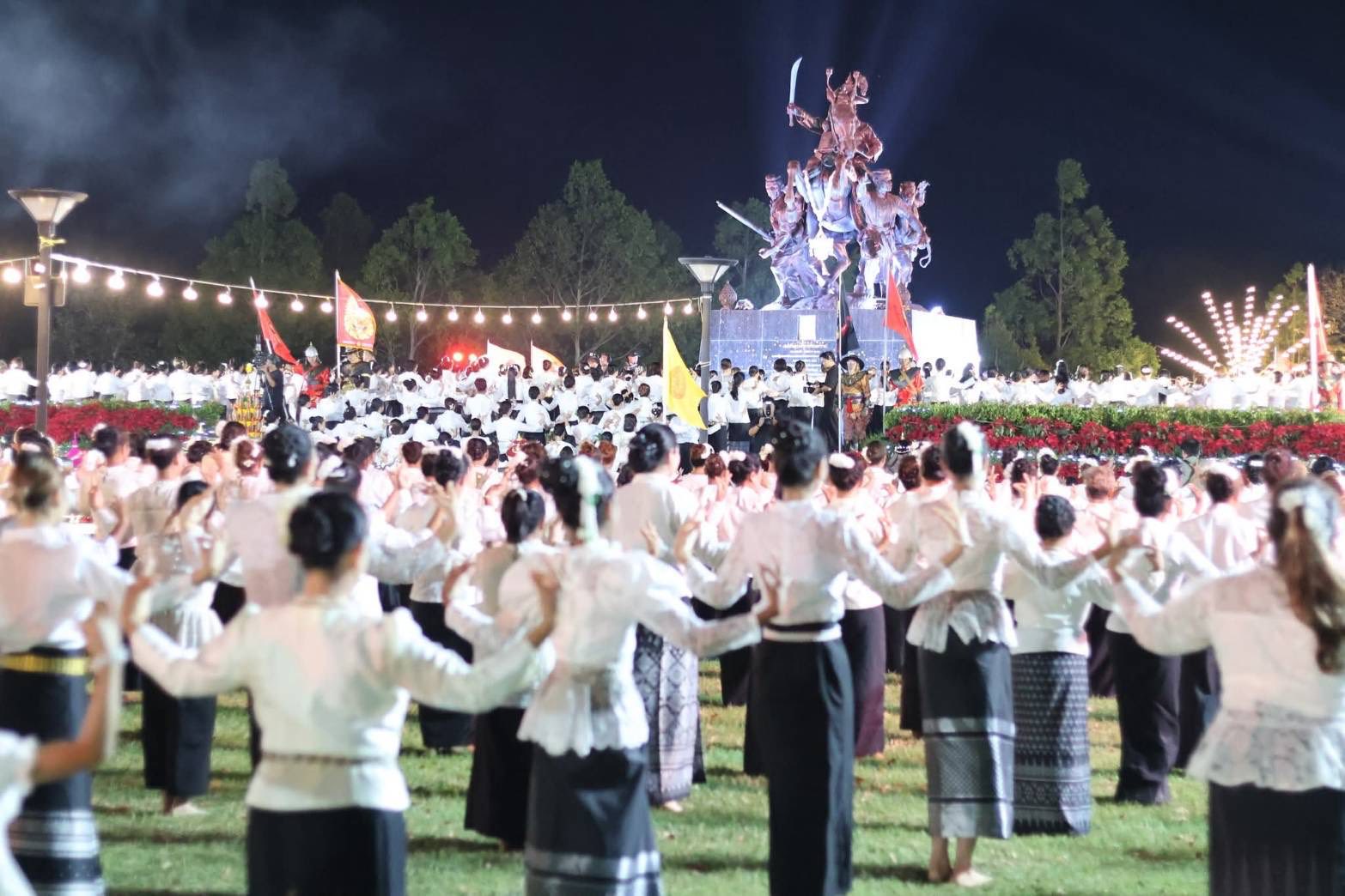 พช.โป่งน้ำร้อน เข้าร่วมพิธีเปิดงานวันสมเด็จพระเจ้าตากสินมหาราชรำลึก และกิจกรรมรำบวงสรวงถวายสมเด็จพระเจ้าตากสินมหาราช ประจำปี 2569