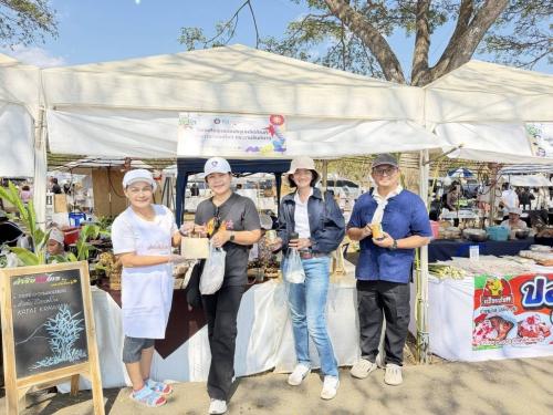 พช.โป่งน้ำร้อน ส่งเสริมสนับสนุนผู้ผลิต ผู้ประกอบการ ในพื้นที่อำเภอโป่งน้ำร้อน สำหรับจัดจำหน่ายสินค้าในตลาด “แจ่มจันท์ มาร์เก็ต ครั้งที่ 2 ”