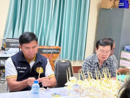 พช.โป่งน้ำร้อน ร่วม “กิจกรรมฝึกอบรม ครู ก ประดิษฐ์ดอกไม้จันทน์ ” แสดงความจงรักภักดีและน้อมรำลึกในพระมหากรุณาธิคุณ